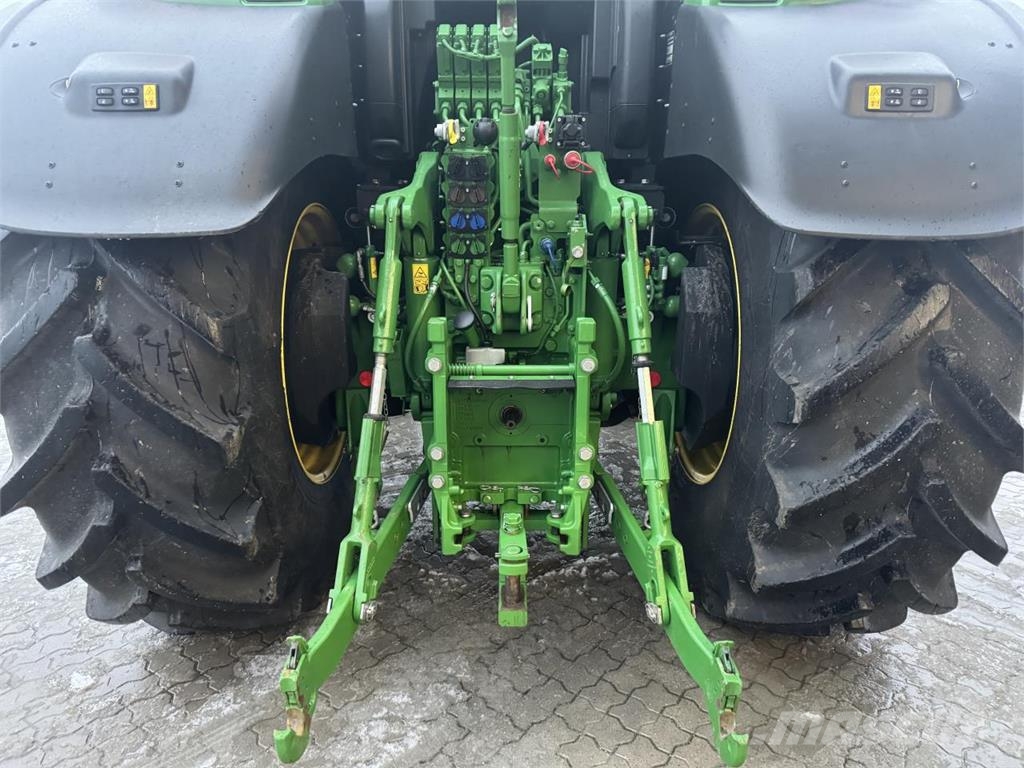 John Deere 6R 250 الجرارات