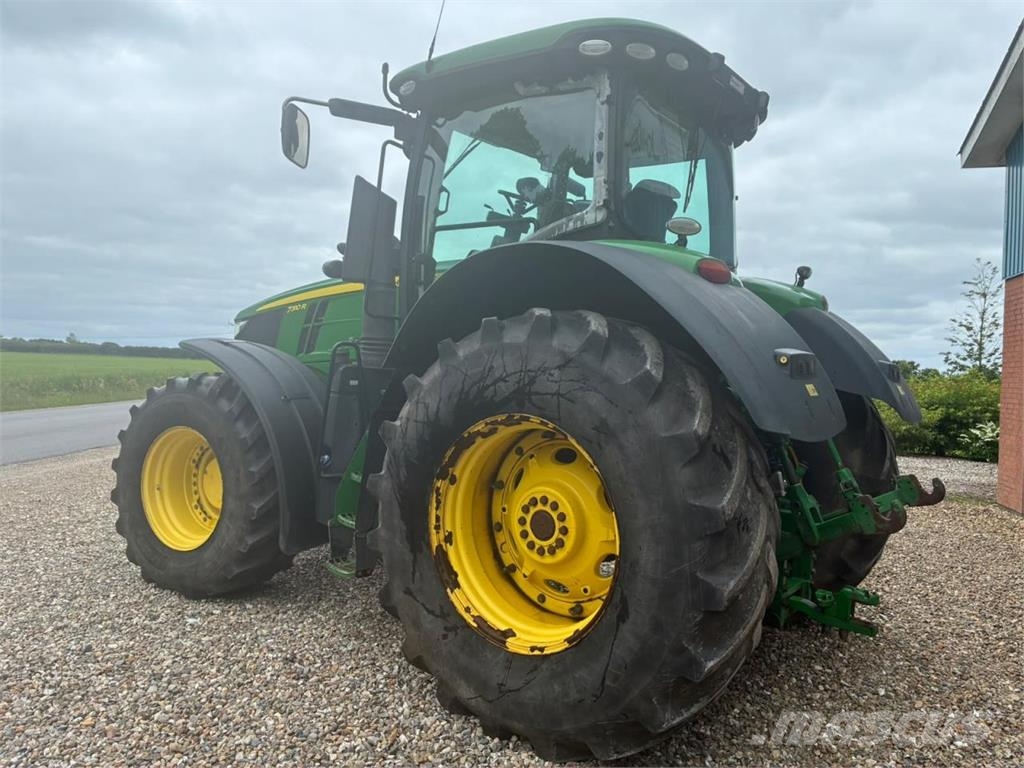 John Deere 7310R الجرارات