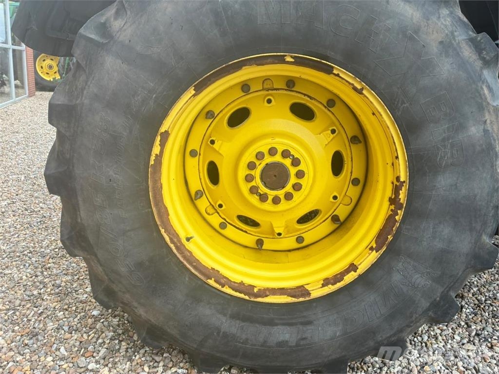 John Deere 7310R الجرارات
