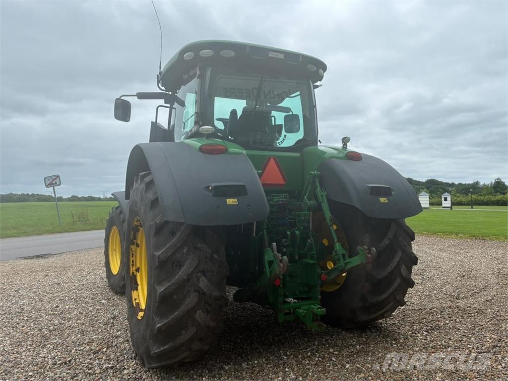 John Deere 7310R الجرارات