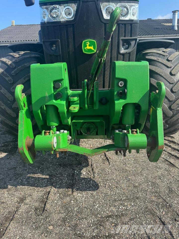 John Deere 8310R الجرارات