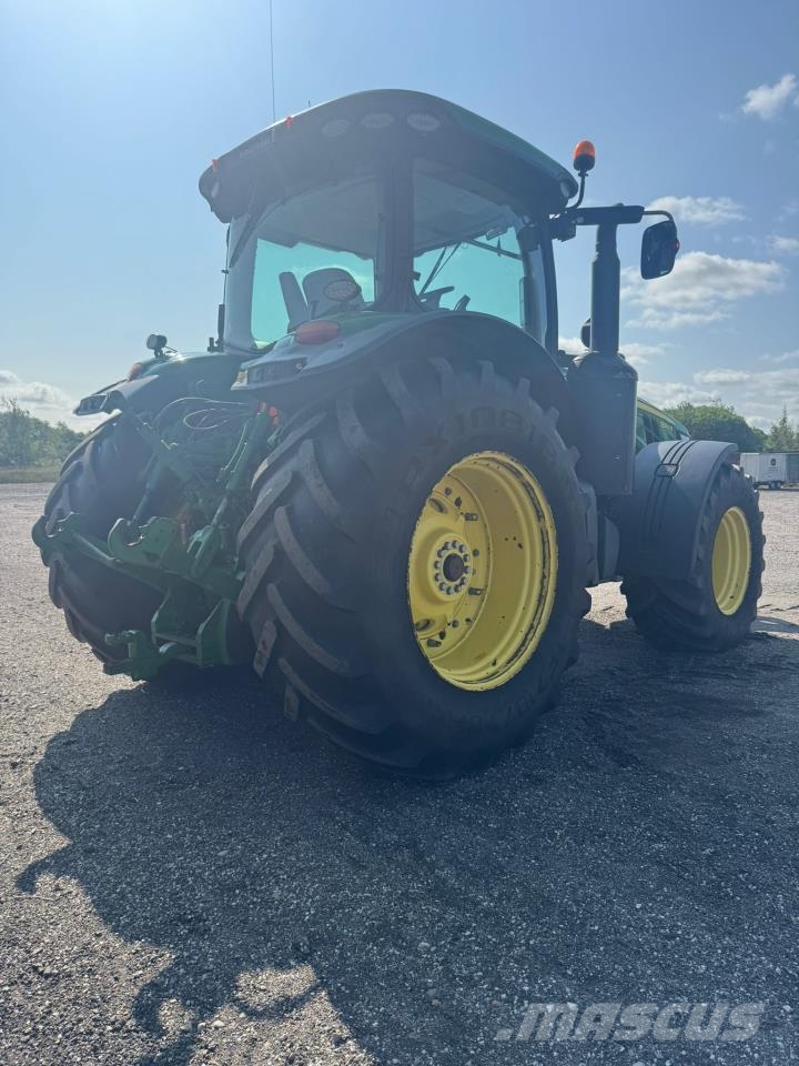 John Deere 8310R الجرارات