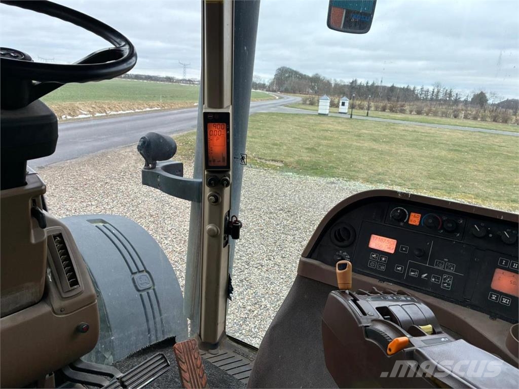 John Deere 8330 Traktorer