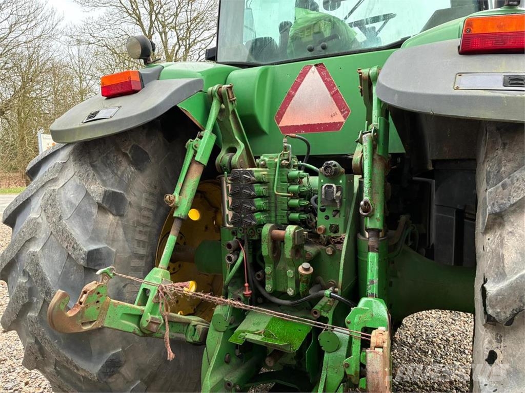 John Deere 8330 Traktorer