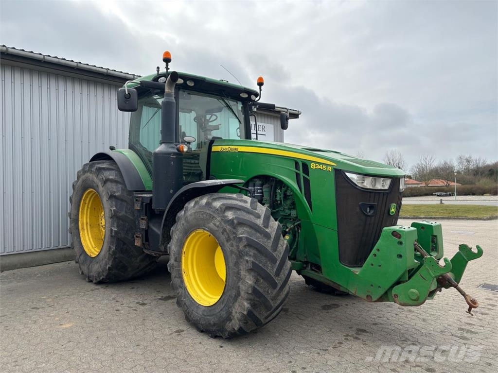 John Deere 8345R الجرارات