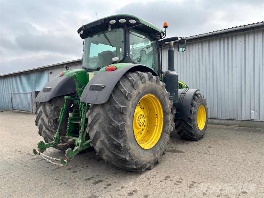 John Deere 8345R الجرارات