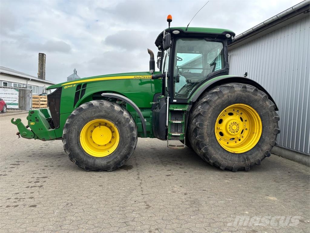 John Deere 8345R الجرارات
