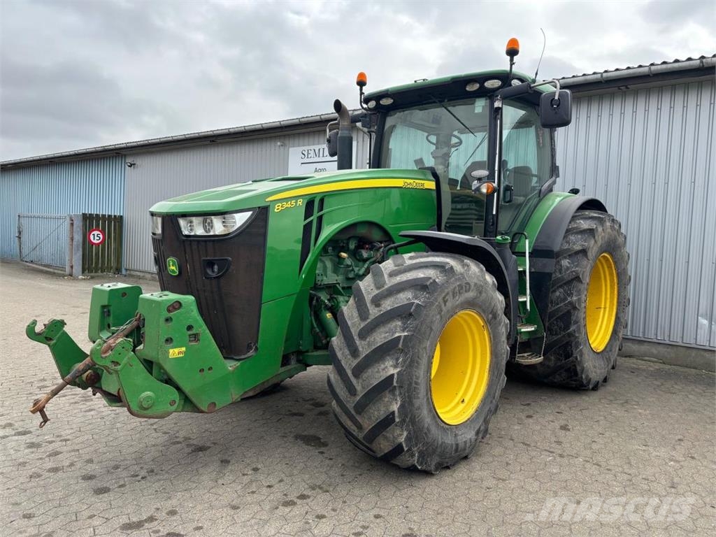 John Deere 8345R الجرارات