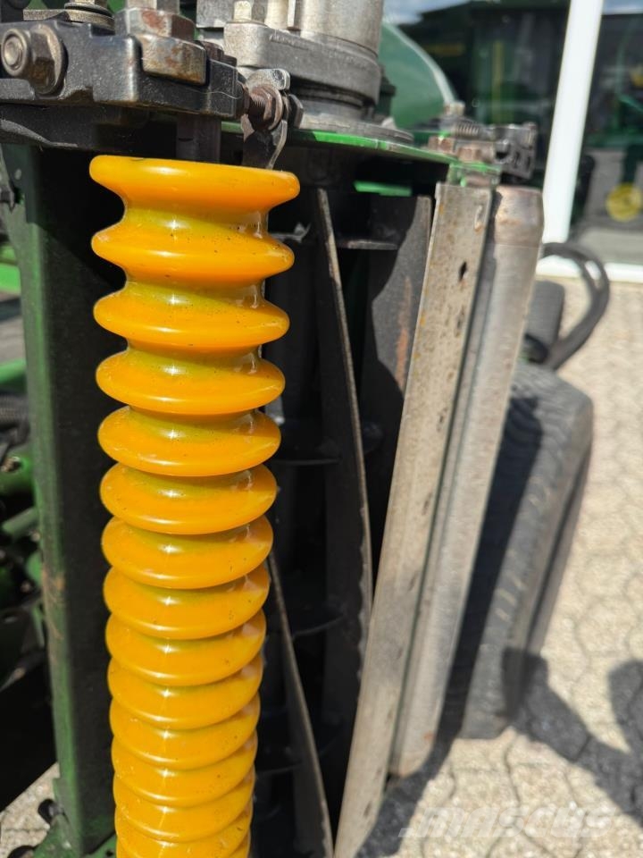 John Deere 8700 A Fairway mowers