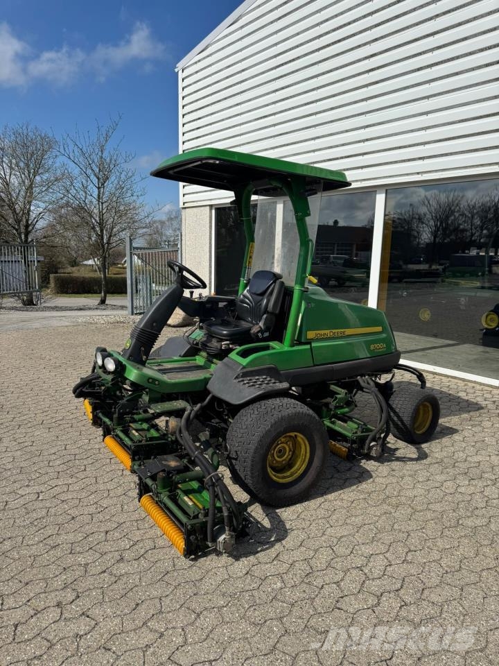 John Deere 8700 A Fairway mowers