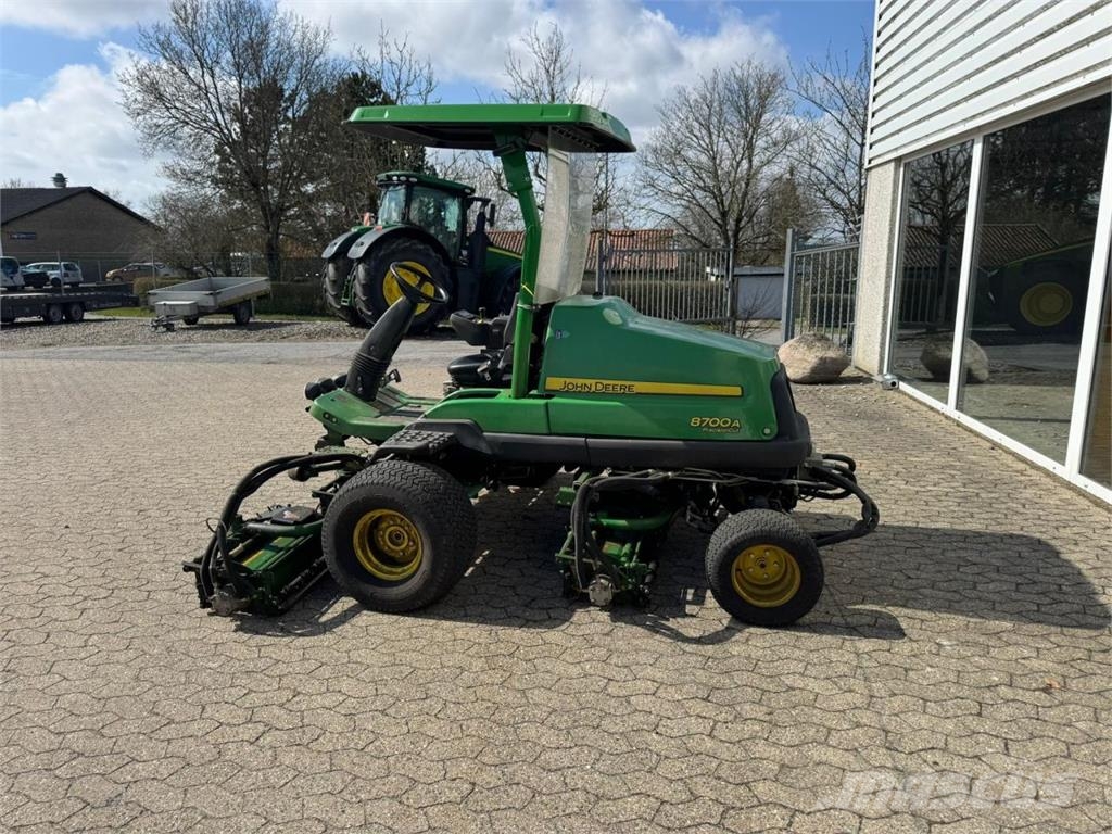 John Deere 8700 A Fairway mowers