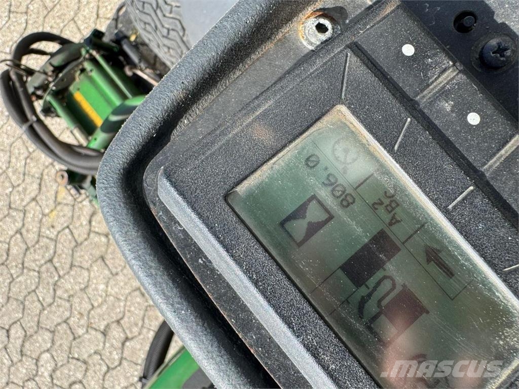 John Deere 8700 A Fairway mowers