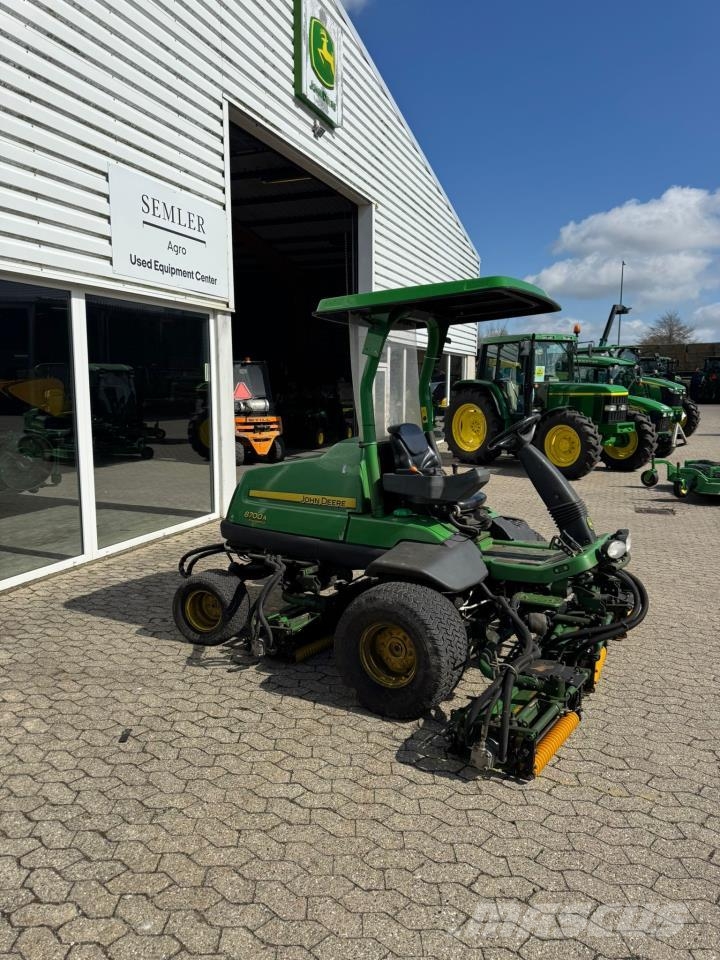 John Deere 8700 A Fairway mowers