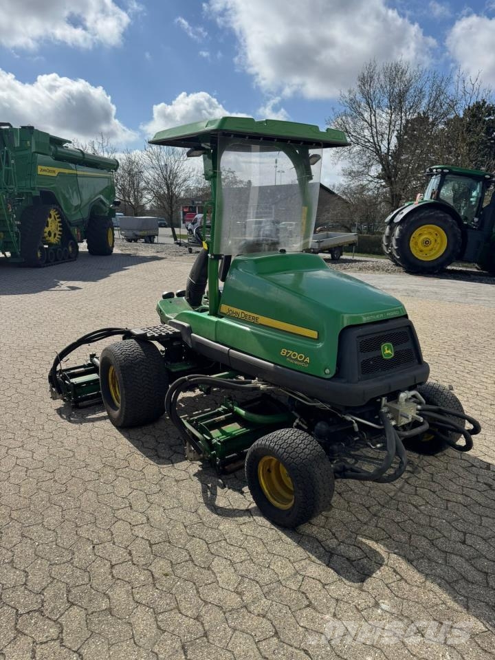 John Deere 8700 A Fairway mowers
