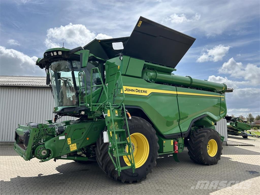 John Deere X9-1000 Ražas novākšanas kombaini