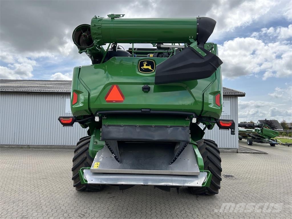 John Deere X9-1000 Ražas novākšanas kombaini