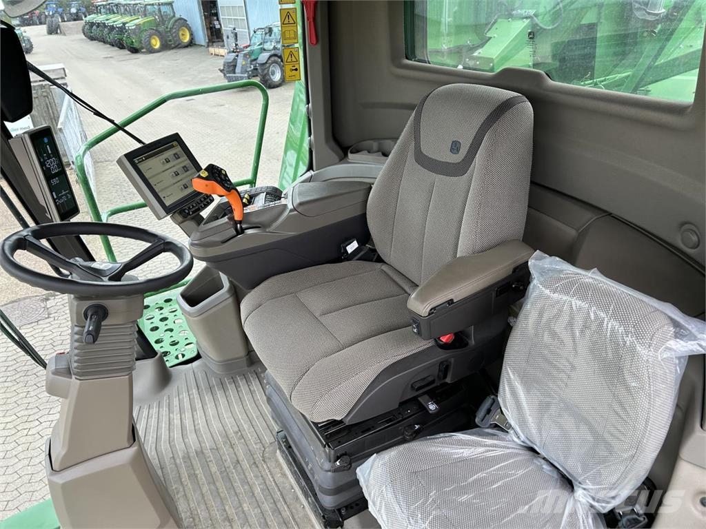 John Deere X9-1000 Ražas novākšanas kombaini