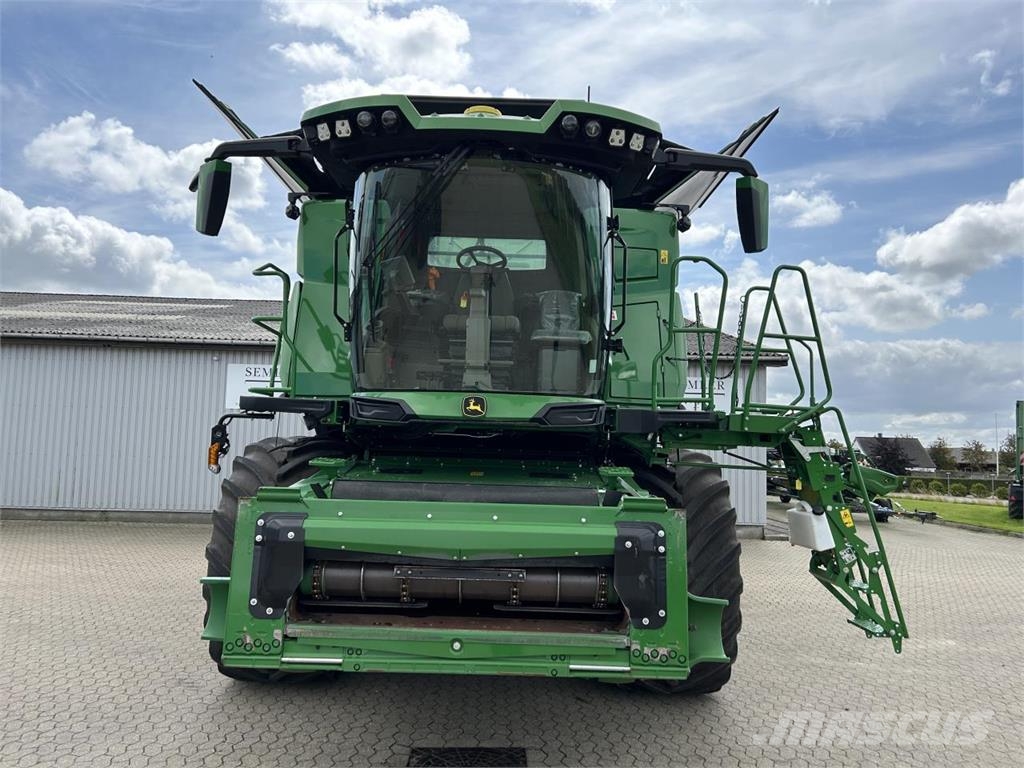 John Deere X9-1000 Ražas novākšanas kombaini