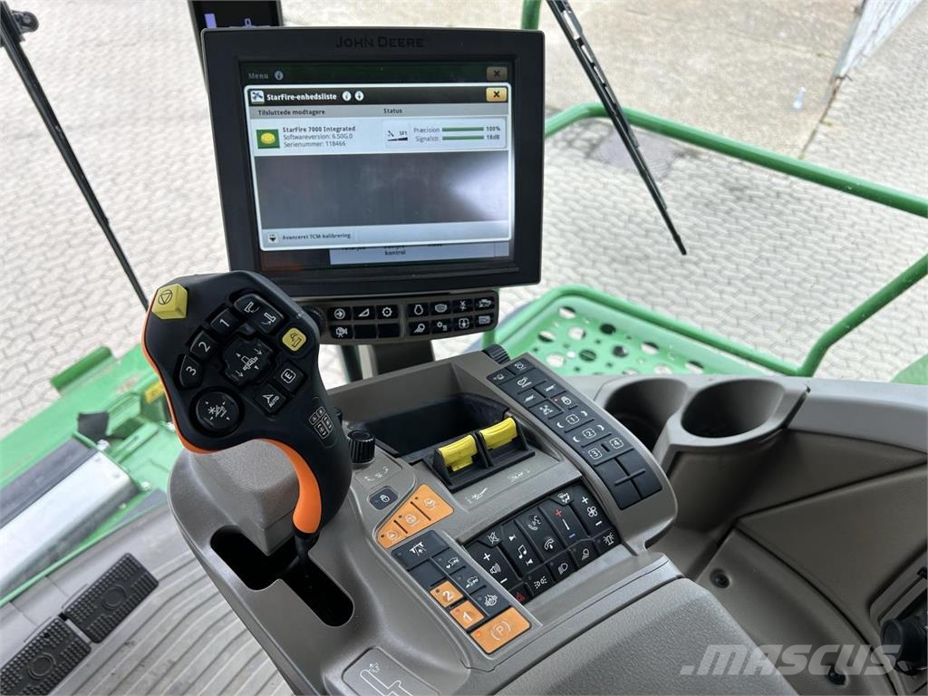 John Deere X9-1000 Ražas novākšanas kombaini