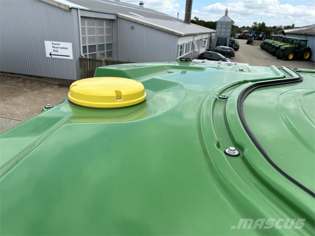 John Deere X9-1000 Ražas novākšanas kombaini