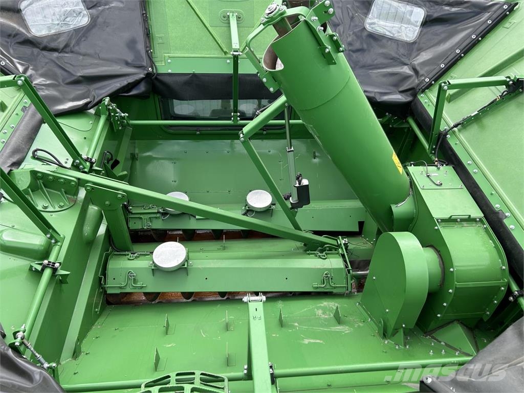John Deere X9-1000 Ražas novākšanas kombaini