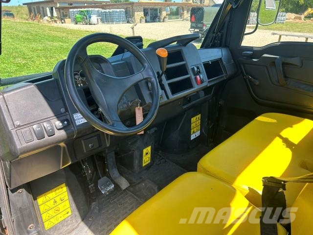 John Deere XUV 865M UTVs