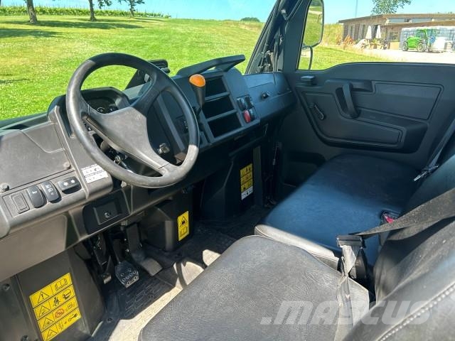 John Deere XUV 865M UTVs