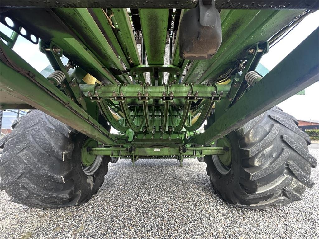 Krone BIG PACK 12130 Kanttipaalaimet