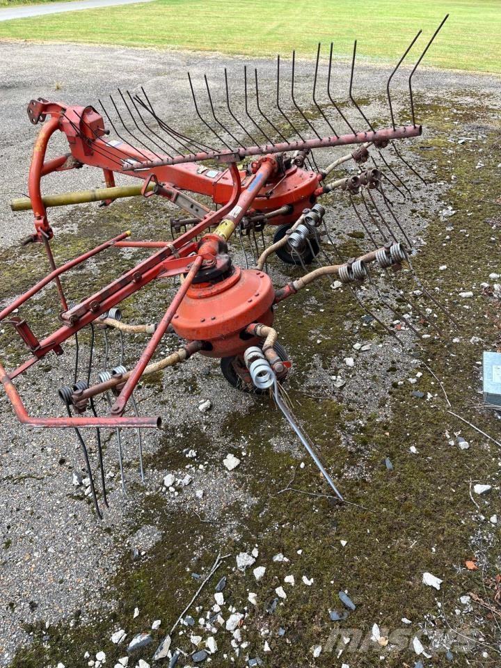 Kuhn GSR 25 N مكابس وميبسات التبن