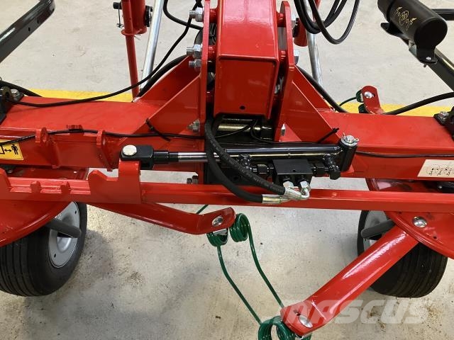 Kverneland 8452 Obracače a zhrabovače sena
