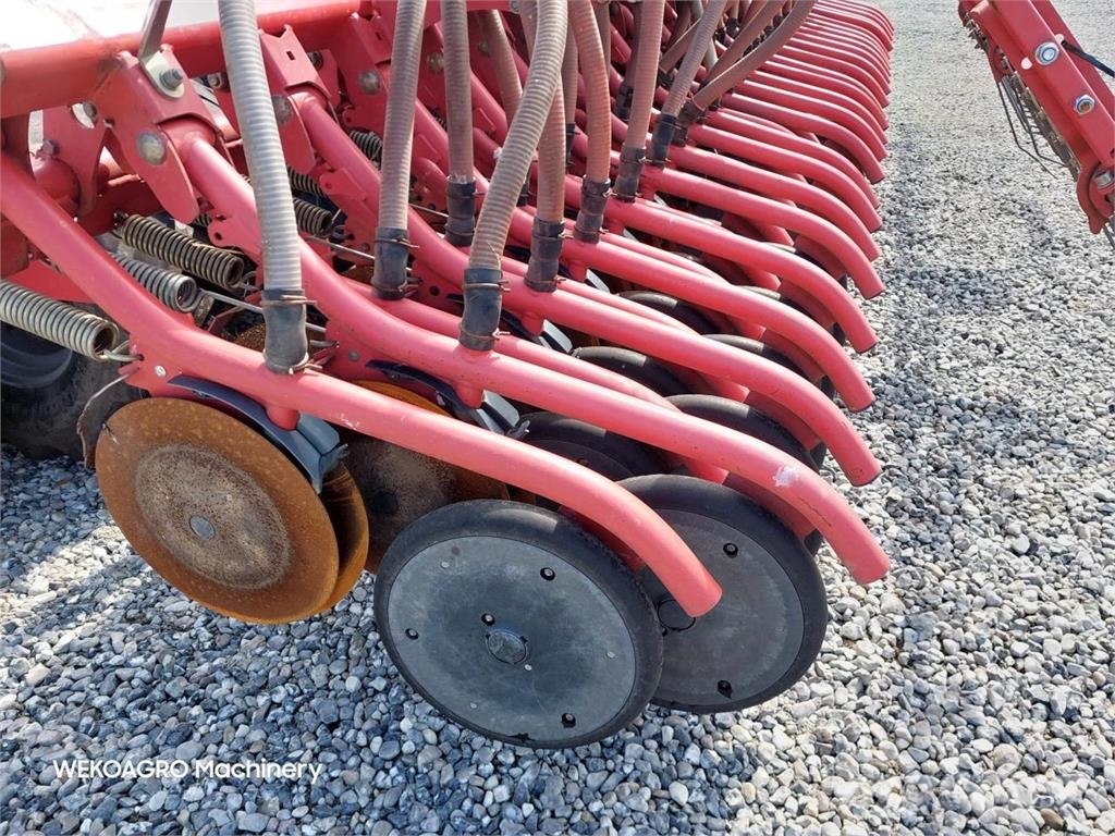 Kverneland U-Drill 6000 med fyldesnegl Sejalnice
