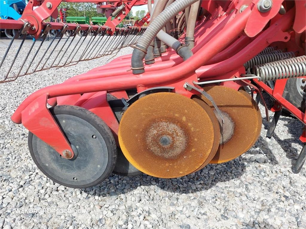 Kverneland U-Drill 6000 med fyldesnegl Sejalnice