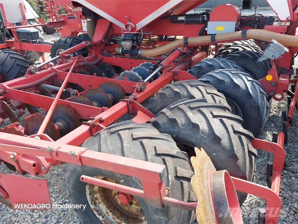 Kverneland U-Drill 6000 med fyldesnegl Sejalnice