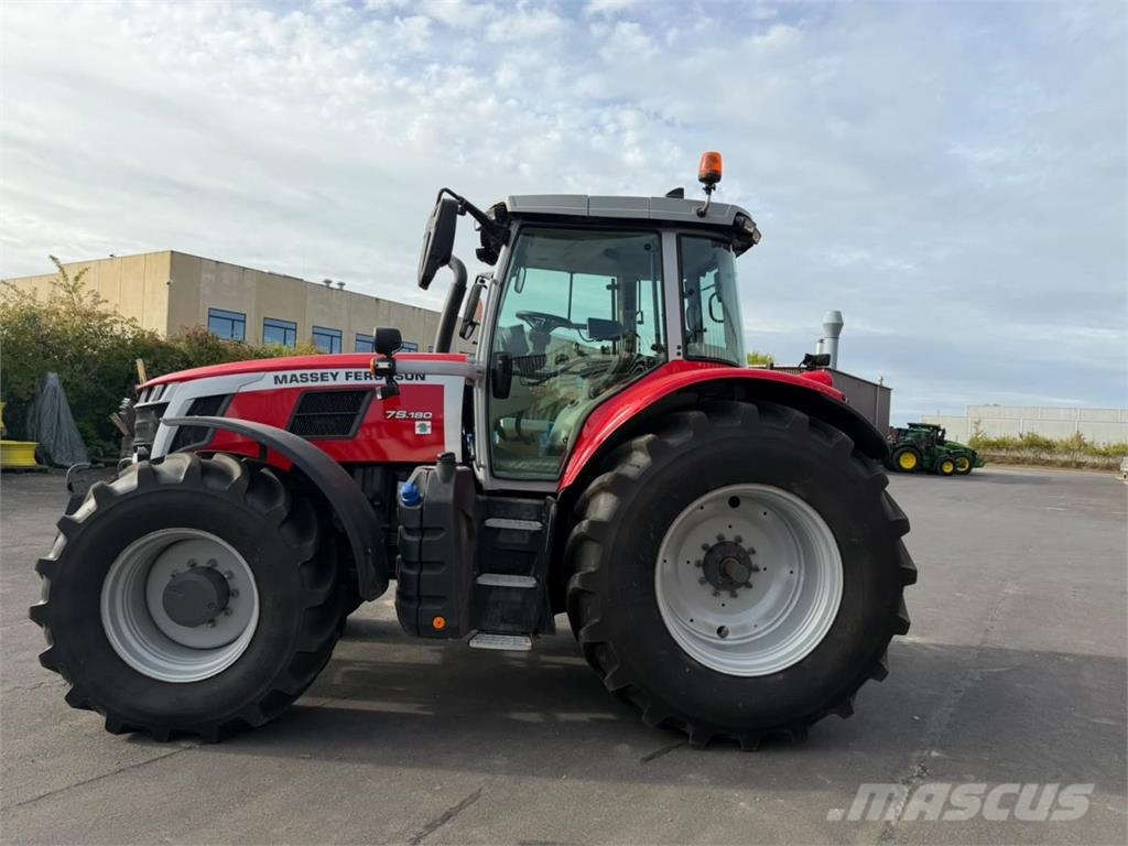 Massey Ferguson 7S180 Traktori