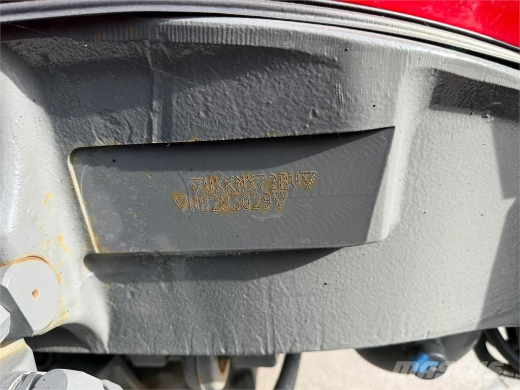 Massey Ferguson 7S180 Traktori