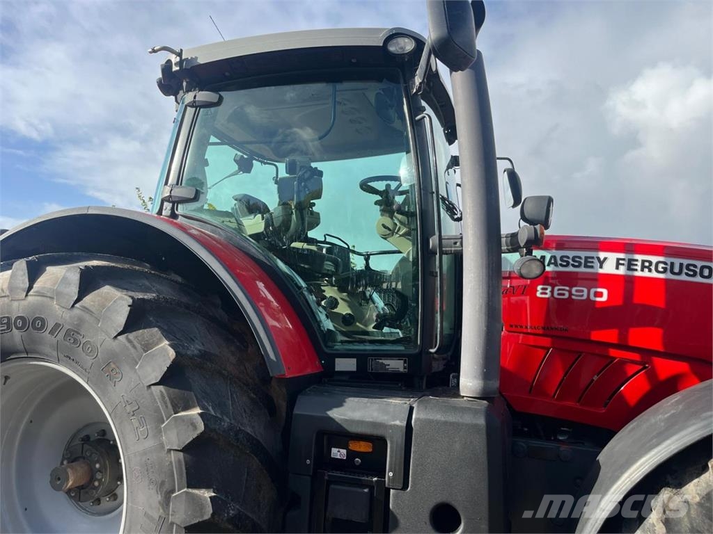 Massey Ferguson 8690 VT Traktorit