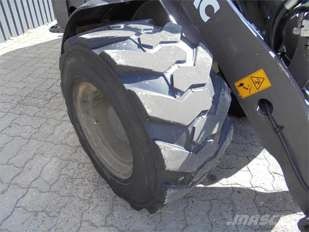 Mecalac MCL8 Mini carregadoras