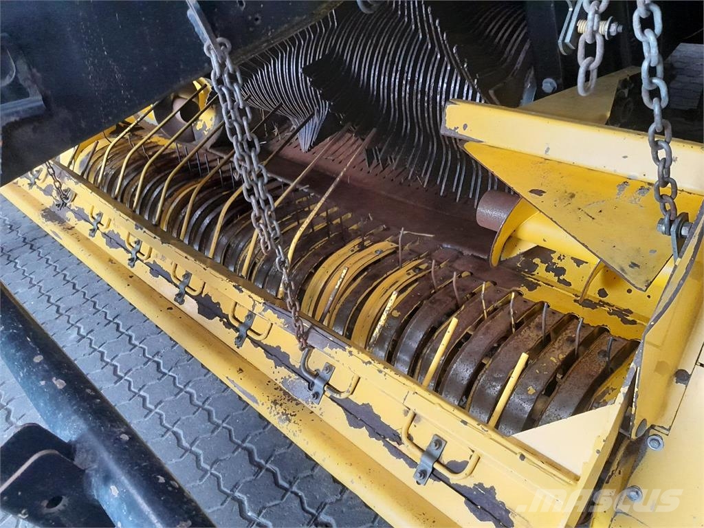 New Holland BB960 MED SNITTER Szögletes bálázók