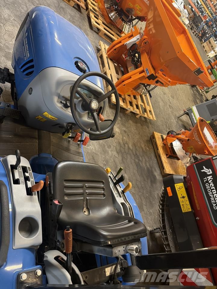 New Holland BOOMER 25 Kompaktné traktory