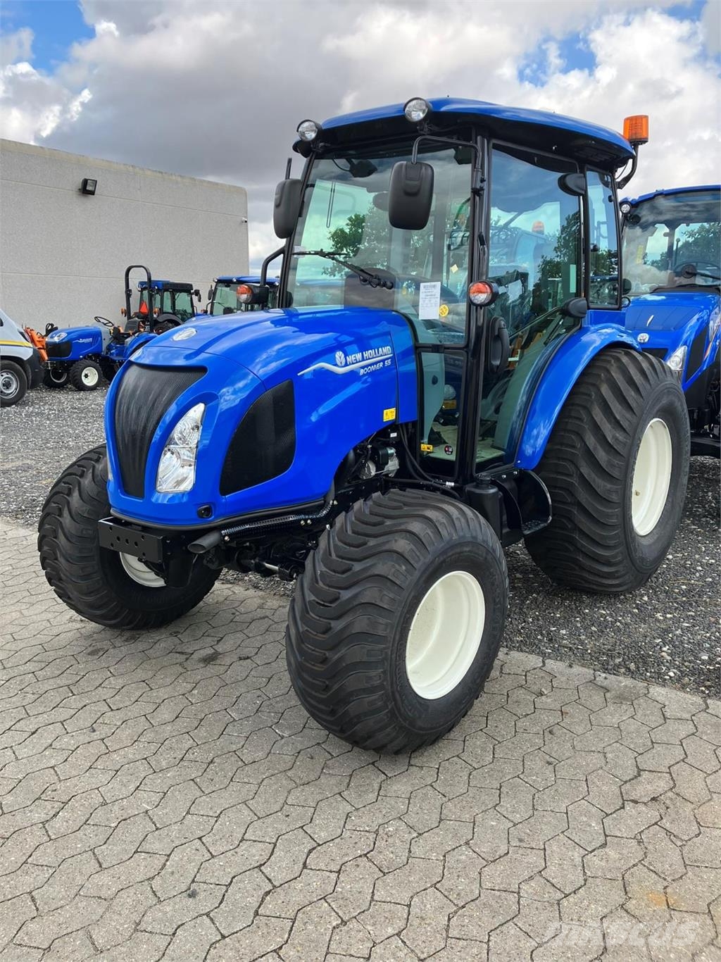 New Holland BOOMER 55 CAB STG.V Traktorer