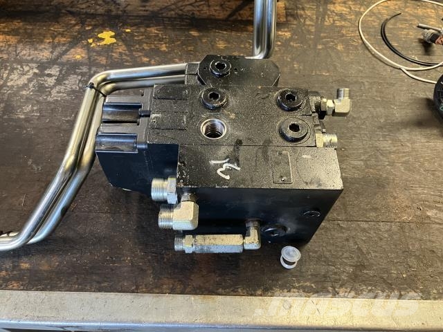 New Holland MIDT MONTERET VENTIL Front loader accessories
