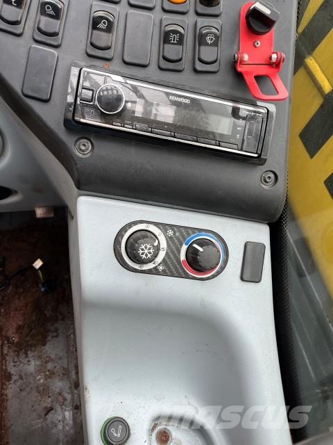 New Holland TH7.42 ELITE Teleskopické manipulátory