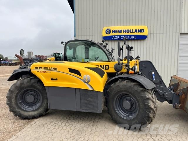 New Holland TH7.42 ELITE Teleskopické manipulátory