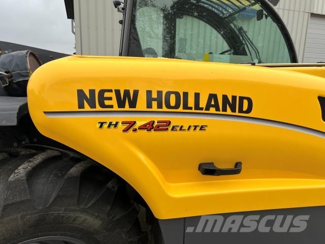 New Holland TH7.42 ELITE Teleskopické manipulátory