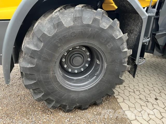 New Holland W170D II LR لوادر بعجل