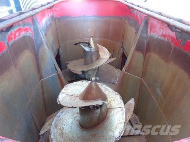 Peecon 20 M3 飼料トレーラー