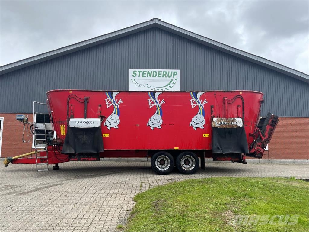 Peecon 3 SNEGLET M/TANDEM 飼料トレーラー