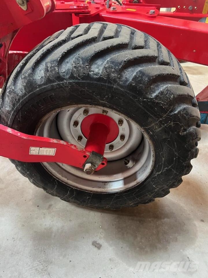 Pöttinger SERVO 6.50 N 6 F. 双向犁