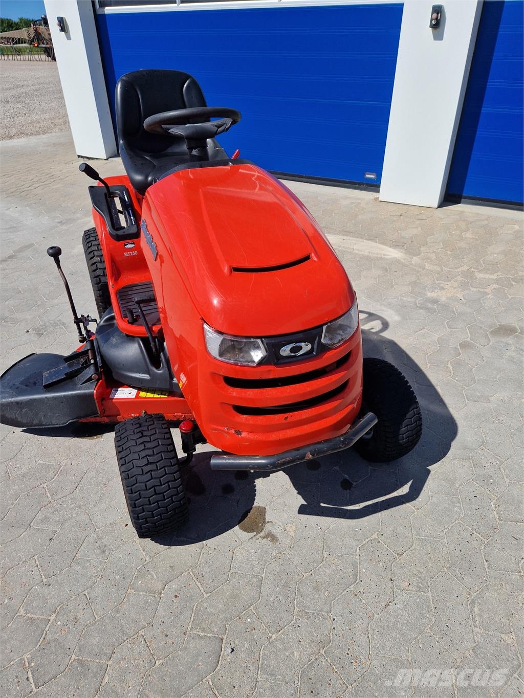 Simplicity REGENT SLT 250 Taajamatraktorit