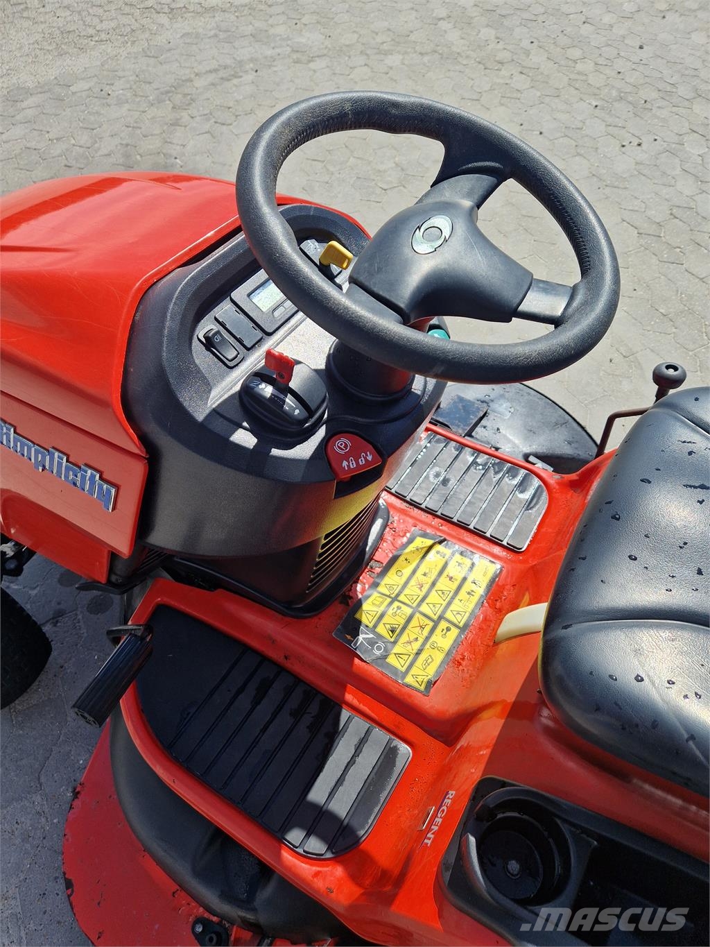 Simplicity REGENT SLT 250 Taajamatraktorit